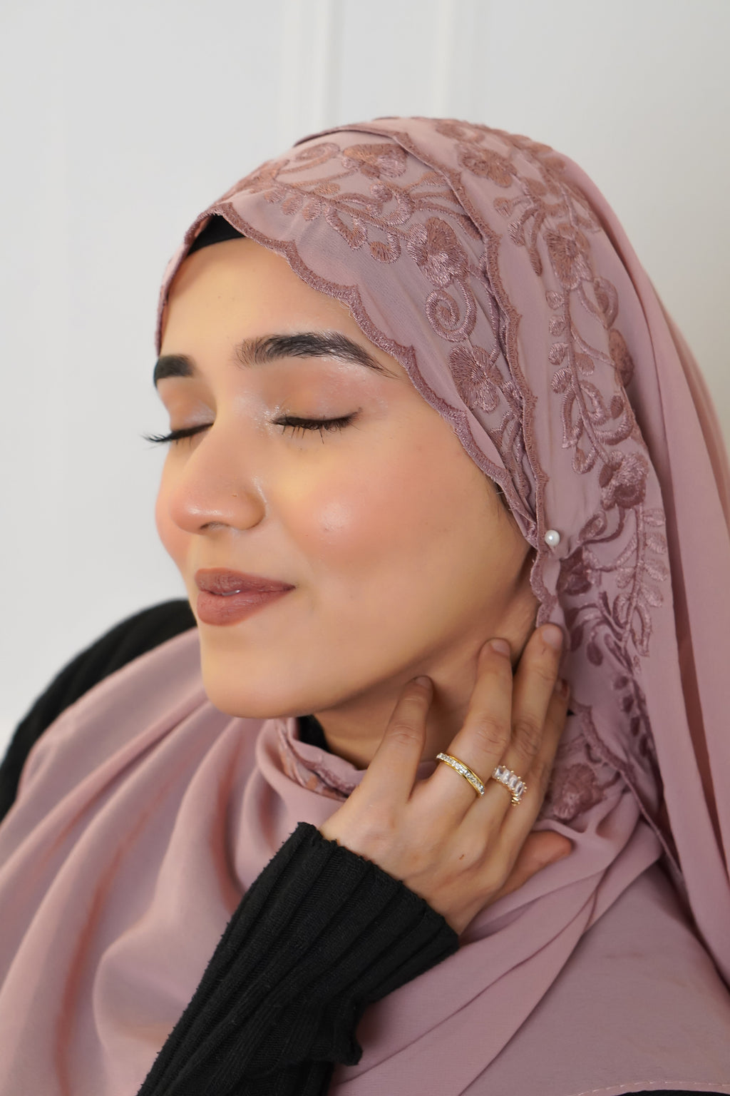 EMBROIDERED HIJAB - Pink