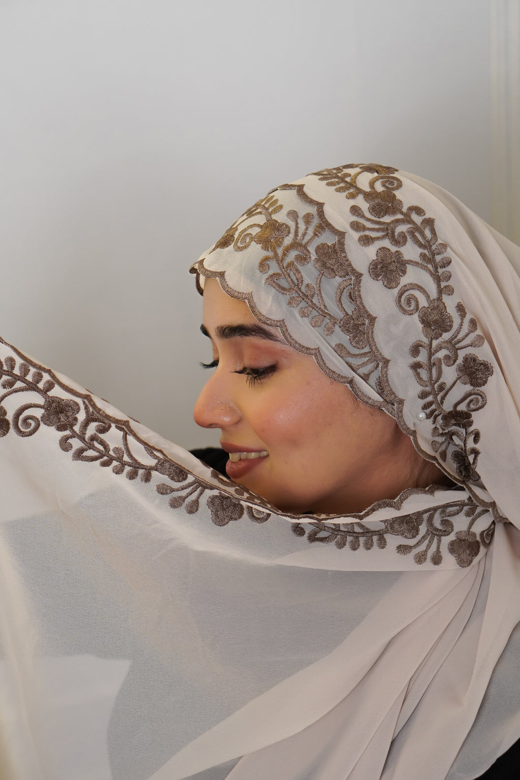EMBROIDERED HIJAB - Crème
