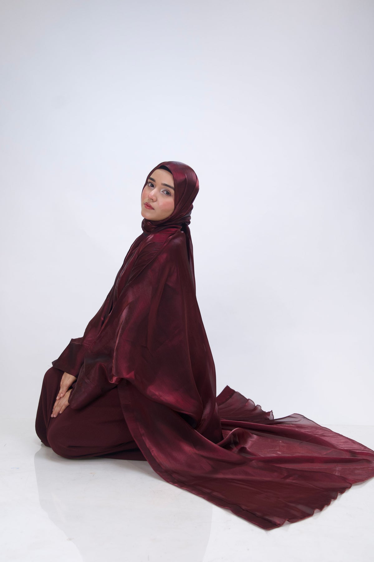 KHALEEJI ABAYAH - CHERRY MAROON